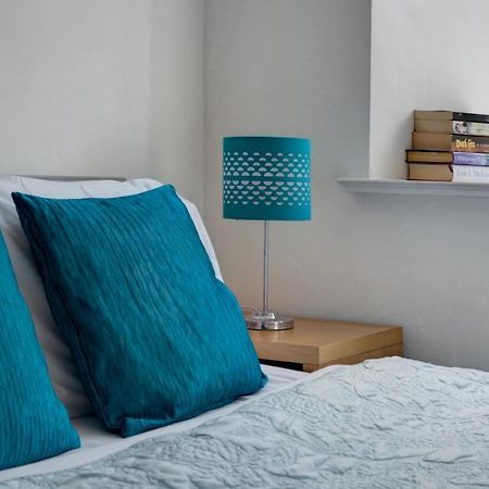 The Shop By Treetop Property Cirencester Esterno foto