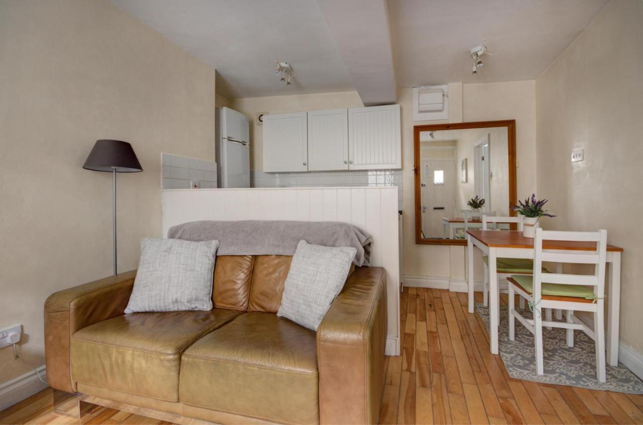 The Shop By Treetop Property Cirencester Esterno foto